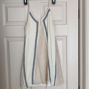 Flowy lace detailed dress